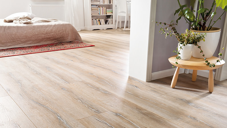 Ламинат Haro Tritty 100 Gran Via 4V дуб дюна выбеленный 530340 фото в интерьере Ламинат Haro Tritty 100 Gran Via 4V дуб дюна выбеленный 530340 фото в интерьере